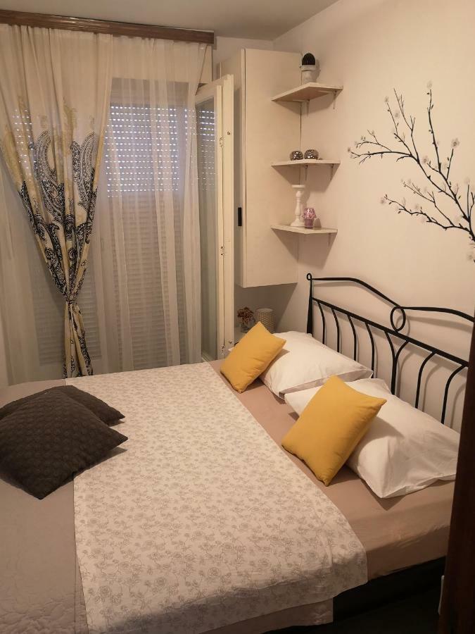 Apartman Mera Lägenhet Zadar Exteriör bild